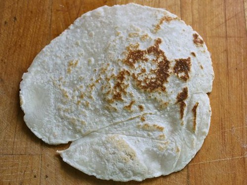 Which quesadilla makers accommodate 10-inch tortillas?